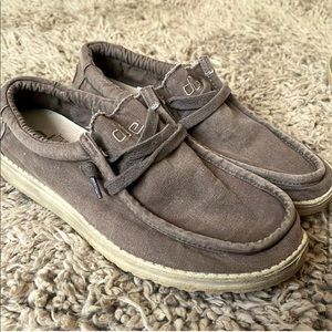Mens size 10 lightweight hemp shoes. Brand name “hey dude” shoes Dark tan